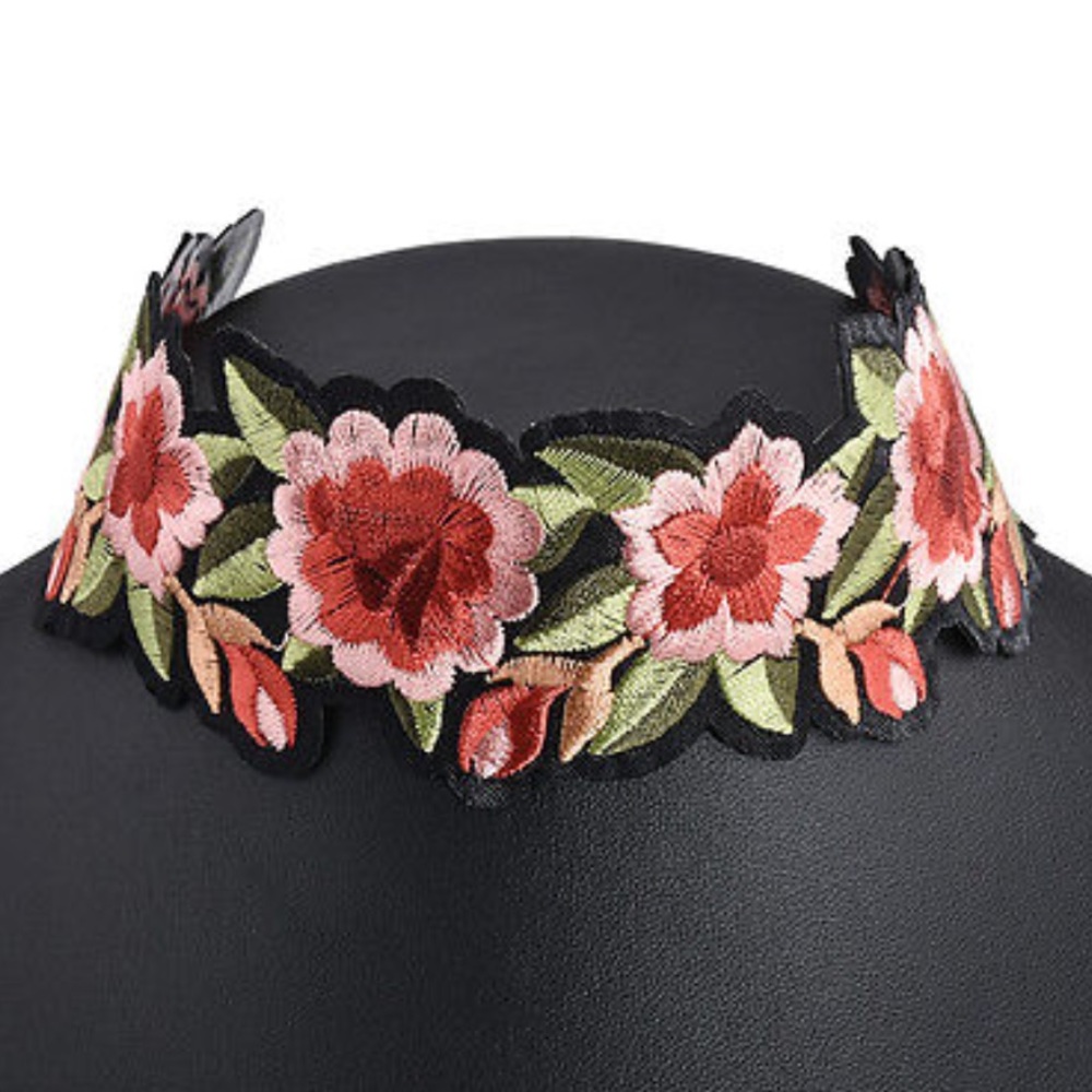 Retro Flower Choker